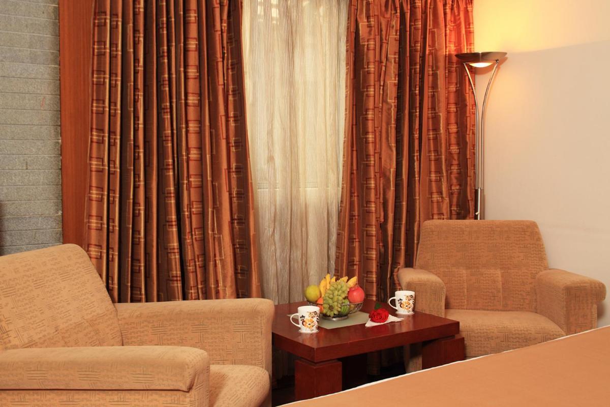 ปาริจาธา เกทเวย์ โฮเต็ล Hotel บังกาลอร์ ภายนอก รูปภาพ